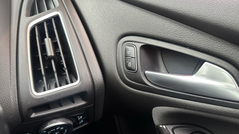 Ford Focus 1.0 EcoBoost 125 Titanium 5dr Petrol Hatchback